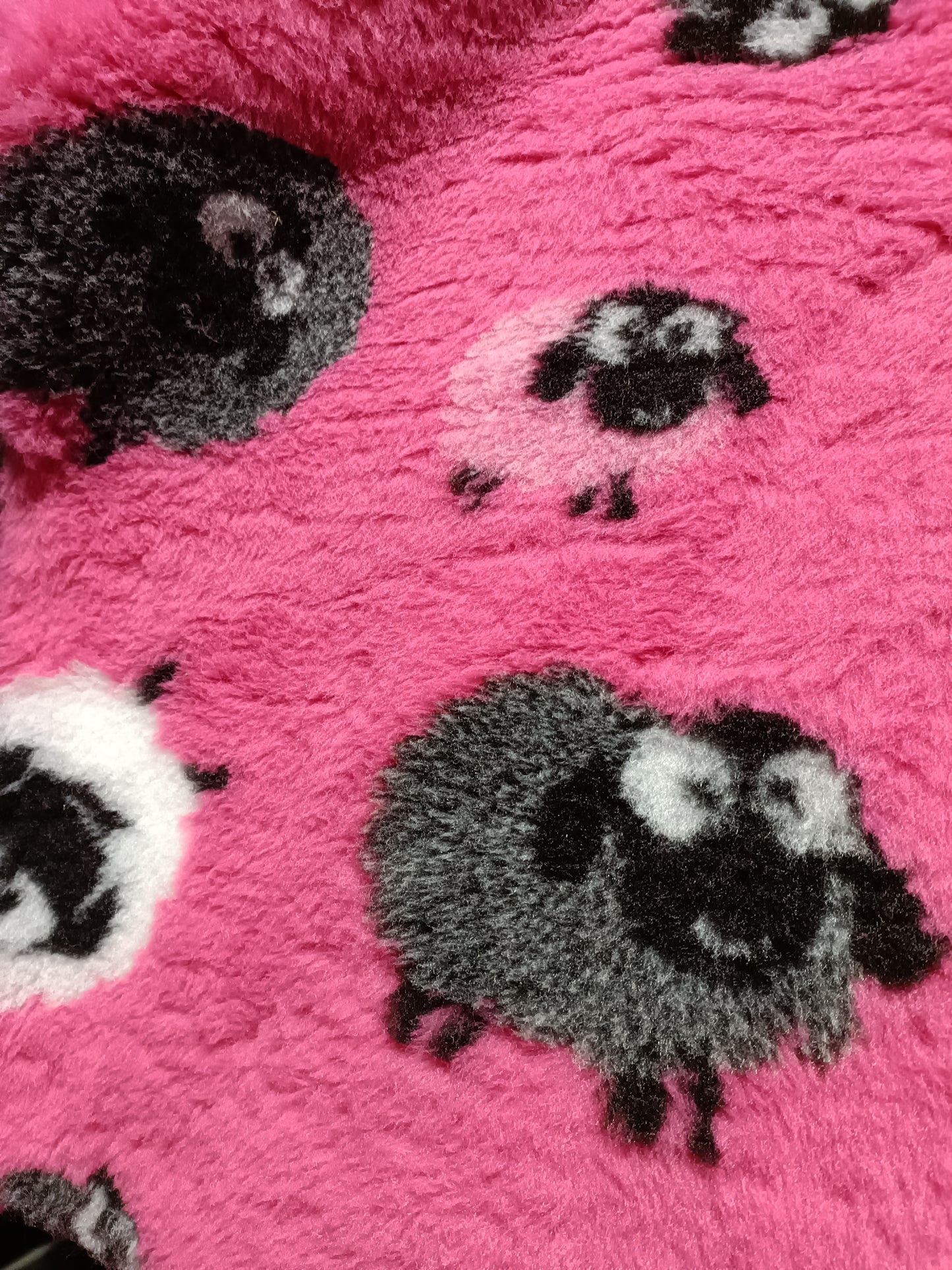 vet-bedding nonslip pink sheep